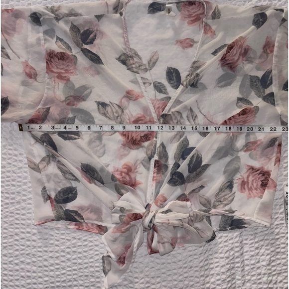 White Floral Chiffon Sheer Butterfly Sleeve Tie Front Flowy Top - Picture 4 of 4